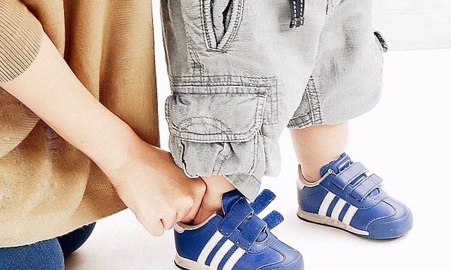 妈妈|亲戚送的旧衣服可以给孩子穿,但要有这4样物品,妈妈一定要婉拒