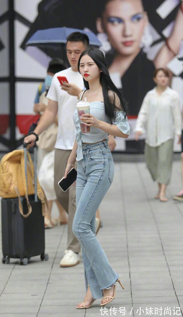 一字带|简约风格的一字带细跟凉鞋,搭配牛仔裤,就能展现女生的卓越风姿