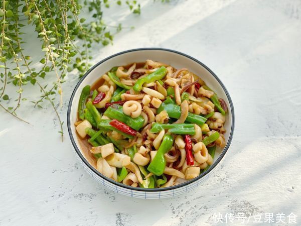 年夜饭新手必学，家常快手菜爆炒鱿鱼