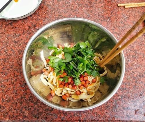 豆腐皮换一种新吃法,香辣开胃,简单一拌,超爽口