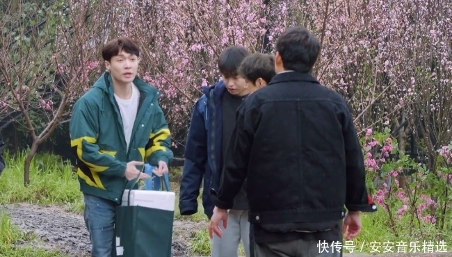 驾照 张艺兴为开拖拉机干活真的拼,嘴上抱怨不容易,却考了拖拉机驾照