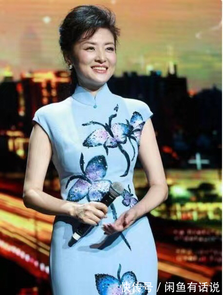 水墨感|刘芳菲气质真出色,穿“中国红”旗袍优雅大气,尽显东方女人韵味