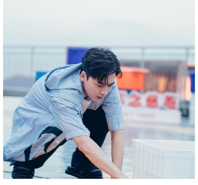 隐秘而伟大|拼演技被赞!李易峰综艺新人却表现超高推理能力,自带喜剧人特质