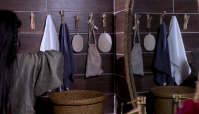 曬曬李子柒住的豪宅,四周全是農(nóng)田植物,生活在這里仿佛世外桃源