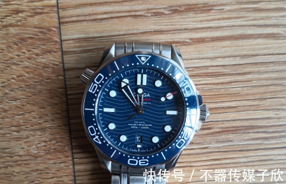 机芯|大海的颜色！三款经得起时间考量的腕表盘点，日常通勤戴也很帅
