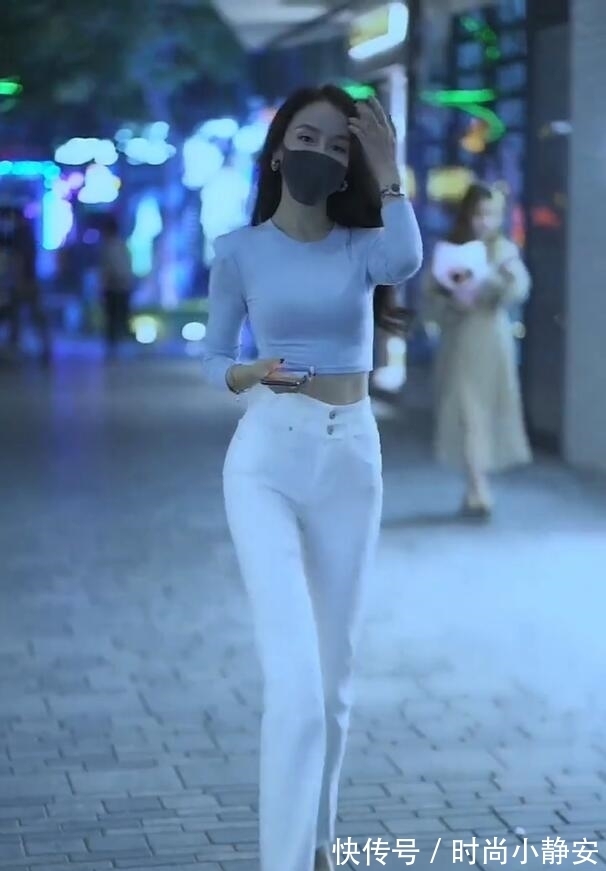 t恤|喇叭裤穿搭很个性，仿佛走路都拉风