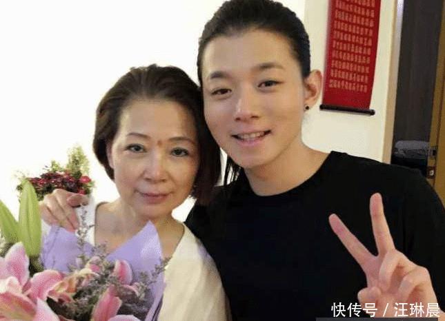 霍尊公开婚纱照,女主角身份曝光,网友纷纷不淡定了:无法接受!