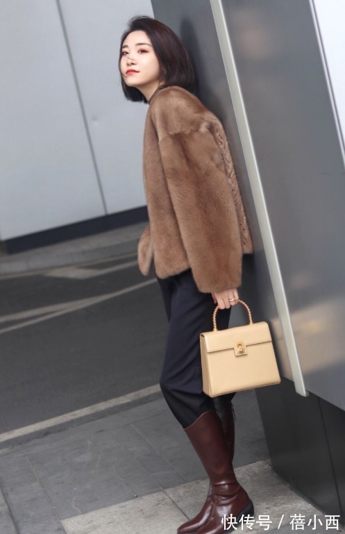 大长腿|入冬怎么穿不土气?建议入手一件“毛茸茸”外套,时髦高级上档次