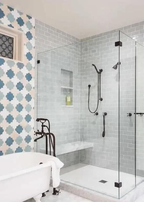 老人|卫生间再小都要砌个墩子,墙角不要1㎡,老人却安全实用多了