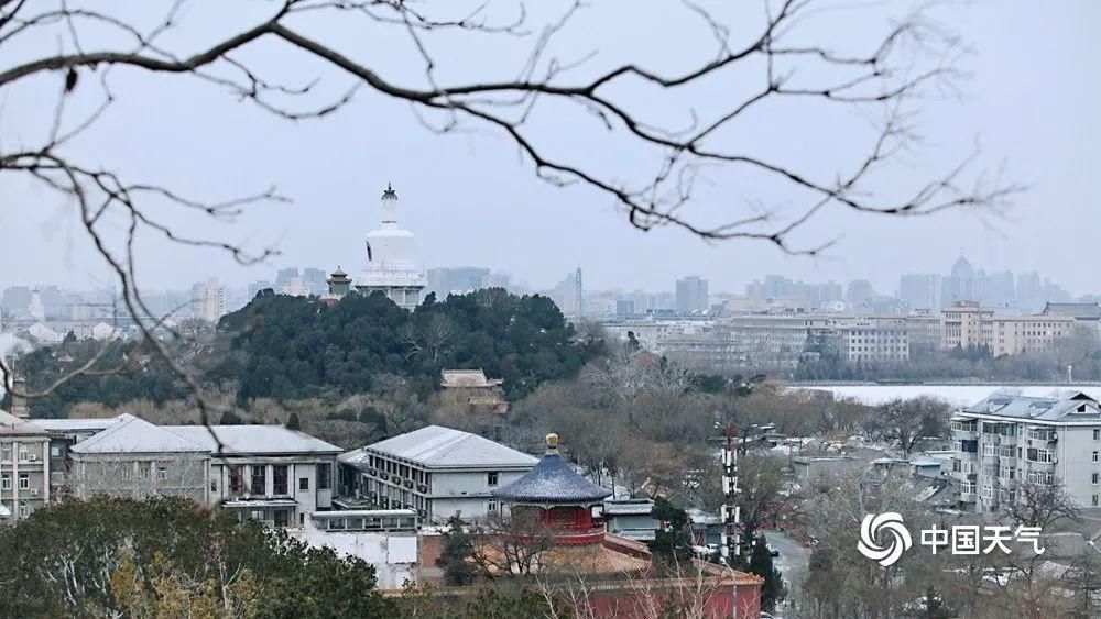 北京下雪了！故宫红墙白雪琉璃瓦美如画