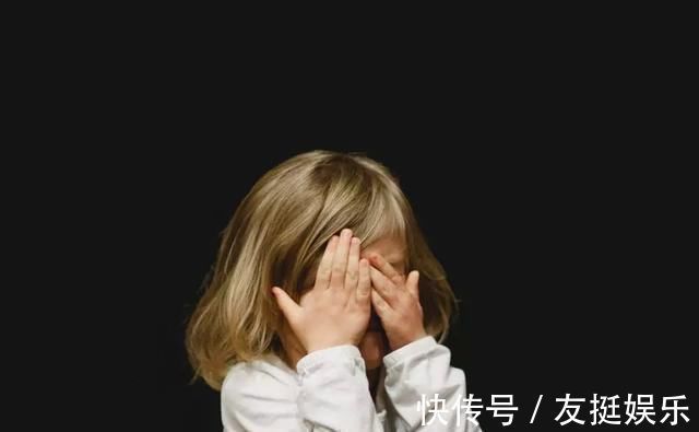 小橙|妈妈总觉得女儿身上有异味,脱下孩子裤子的一瞬间,妈妈崩溃了