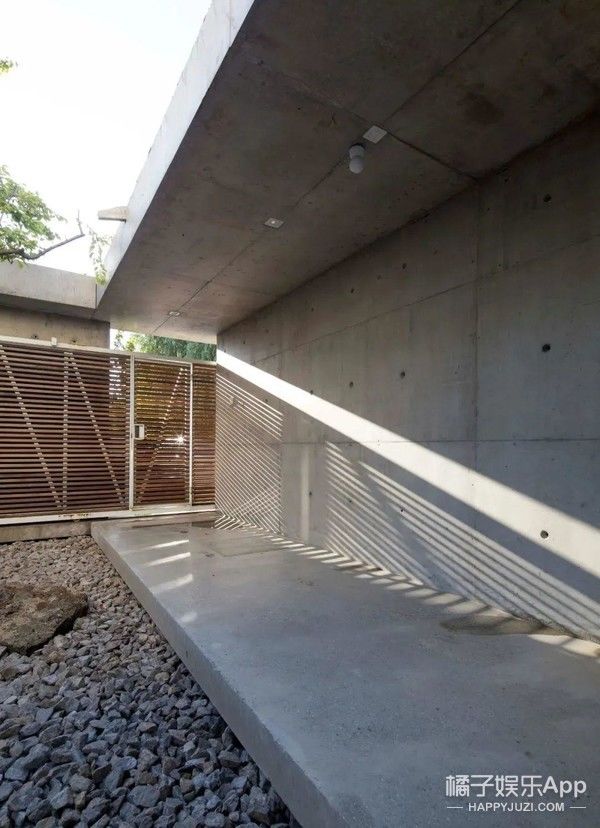 一夜之间，就被全网喊要求退钱？