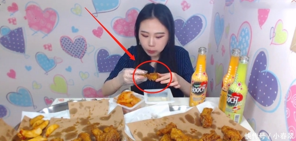 大胃王吃50个“鸡腿”,刚要下口却穿帮了,网友:我能吃100个!