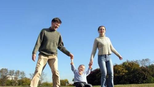 宠溺孩子|6岁胖墩儿猛吃饺子，可爱背后藏着隐患，网友：多吃点，娃瘦了