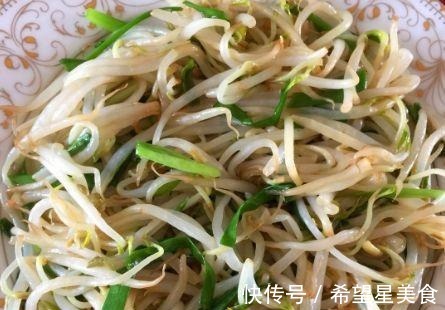 上班前老婆说晚上吃大餐，我午饭都没吃，看到饭菜无语直流眼泪！