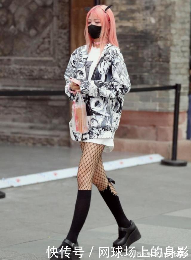 初秋该怎么穿小姐姐的穿搭尽显“少女感”，让你拥有别样青春