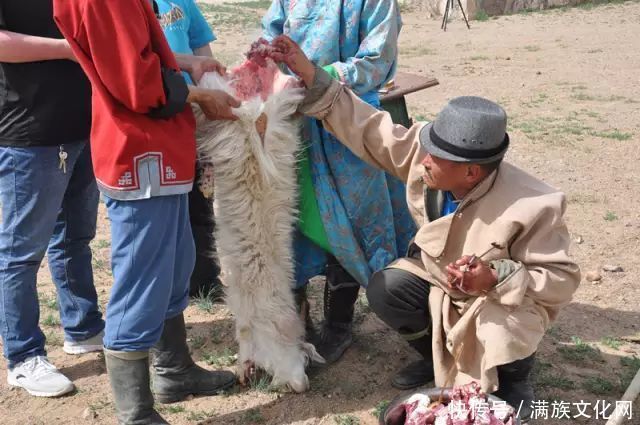 苏尼特式石头烤全羊——列入第五批自治区级非物质文化遗产名录