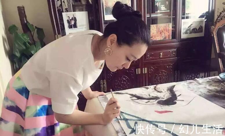 小七&国家一级演员谭晶,书法写出艺术美网友字和人一样漂亮