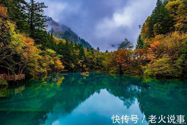 帆扬#古诗七律踏浪携鸥画卷间,邛池水色傲天蓝