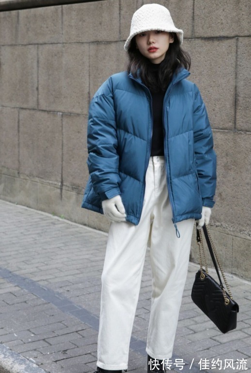 小姐姐 今年流行“羽绒服+小白裤”,保暖舒适又清爽,日常百搭不挑人