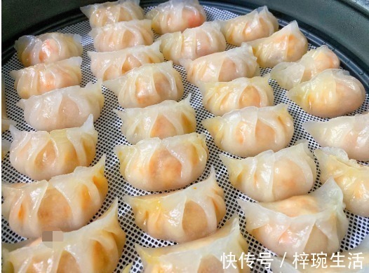马蹄笋|想吃水晶虾饺不用买了，在家就可以做，特别简单，面皮劲道透亮