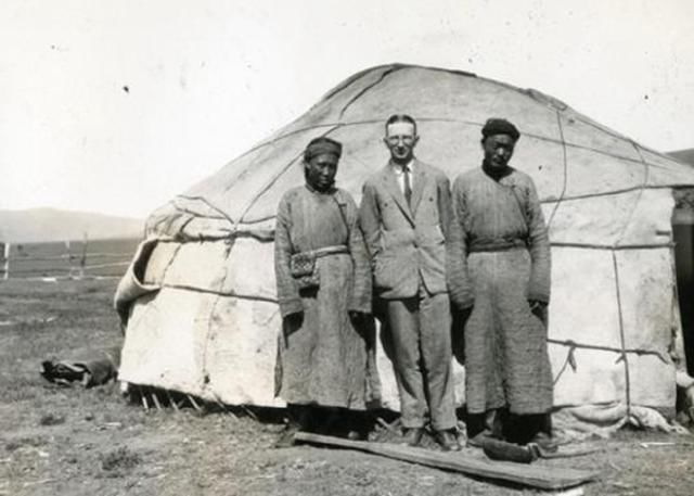 真实|清朝灭亡前老照片：百姓下棋引人围观，图5是满族少女真实长相！