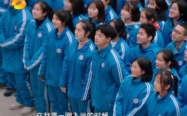 少年说高二女生勇敢向学长表白,看清他颜值后,全校女生沦陷!