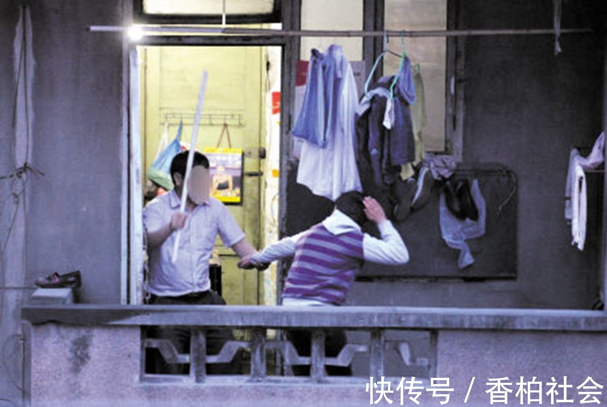 暴力|孩子挨揍后若有这些表现,父母要赶紧停手,真的深深伤害到了