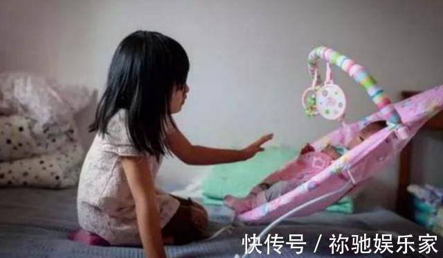 二宝|2岁姐姐被3个月大弟弟吵醒,一看妈妈不在,姐姐做法太有爱了