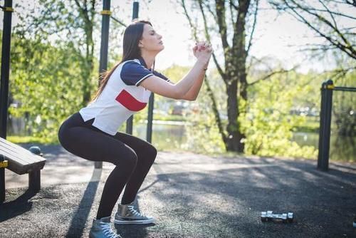 减肥期间|这5个原因告诉你:为什么减肥的人,要多做深蹲?