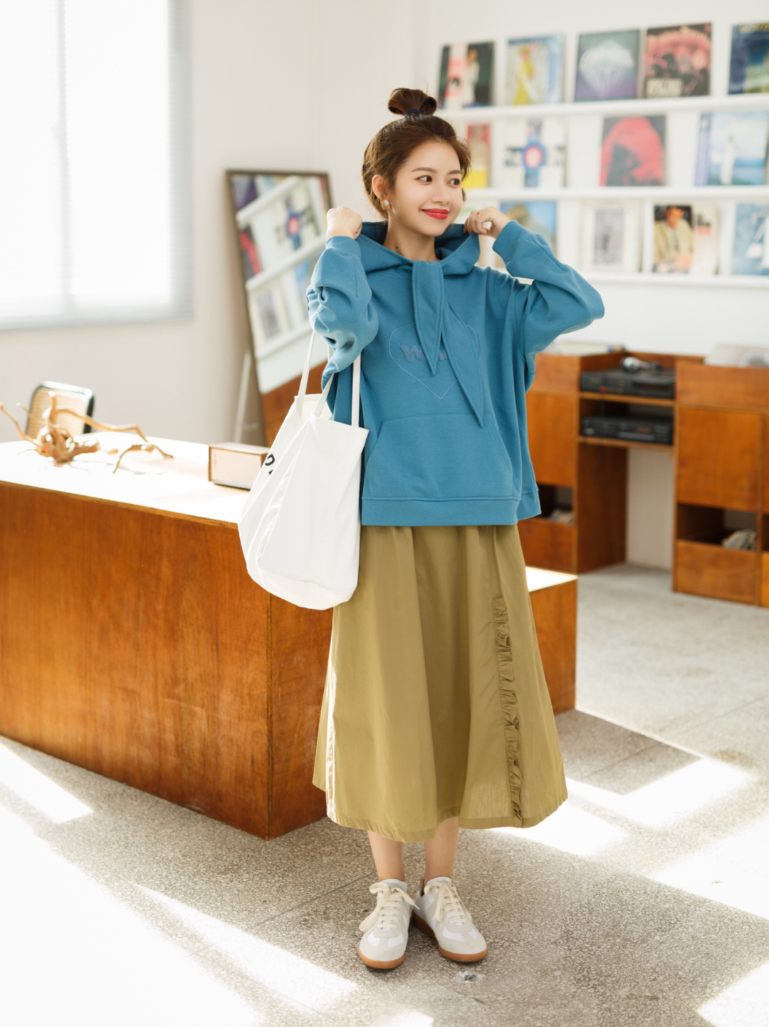 气质|3、40岁小个子该怎么穿?卫衣搭配半身裙时髦显高,还能提升气质