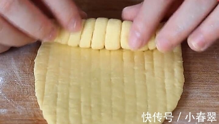 入秋后我家面粉从不蒸馒头，如此做香软又营养，大人孩子都爱吃