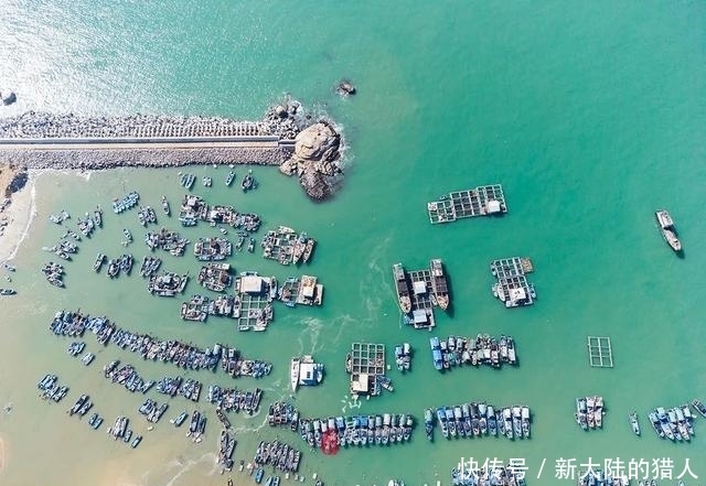 这个半岛，一边巨浪滔天，一边风平浪静，号称“中国观浪第一湾”