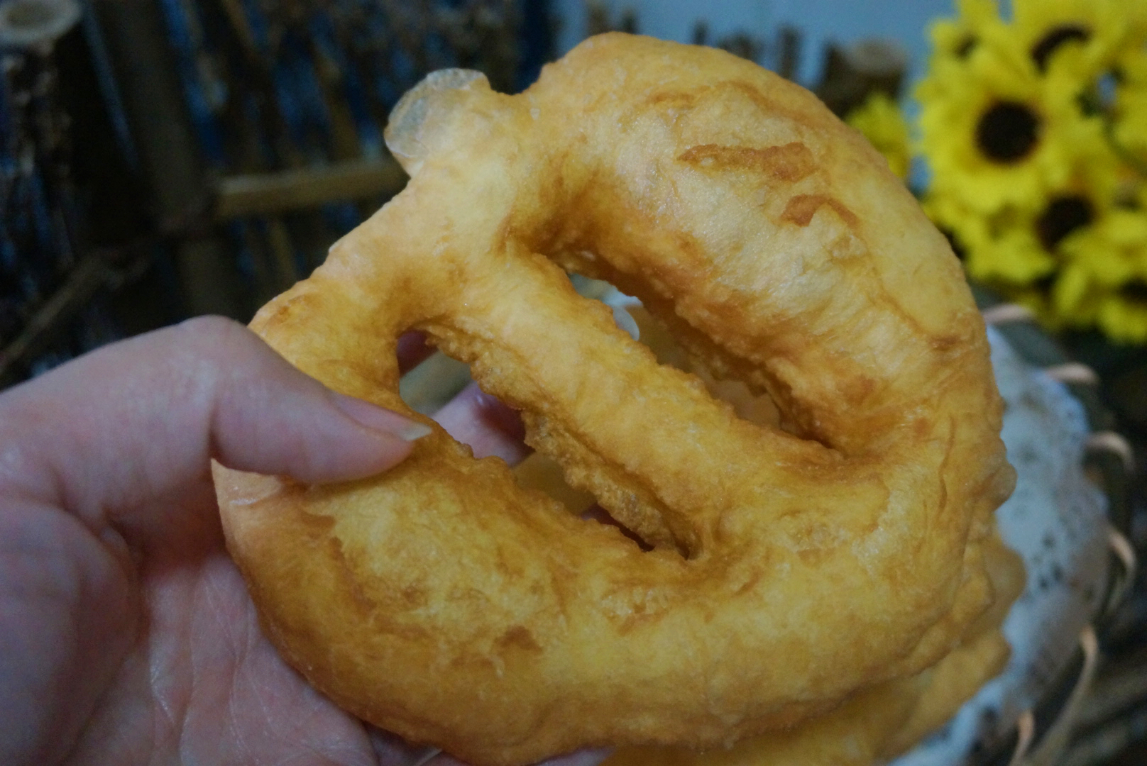 这样炸出的油饼,蓬松酥脆,比买的好吃