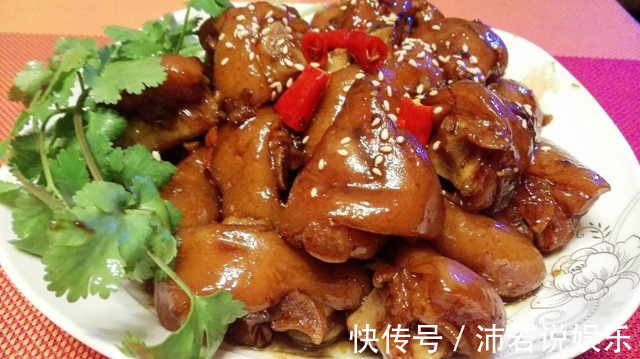 猪蹄要怎么做才好吃大厨教你做红烧猪蹄，孩子三头两天吵着要吃