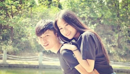 香香|为啥有些女性自带体香?香味是从哪儿来的?会随年龄消失吗?