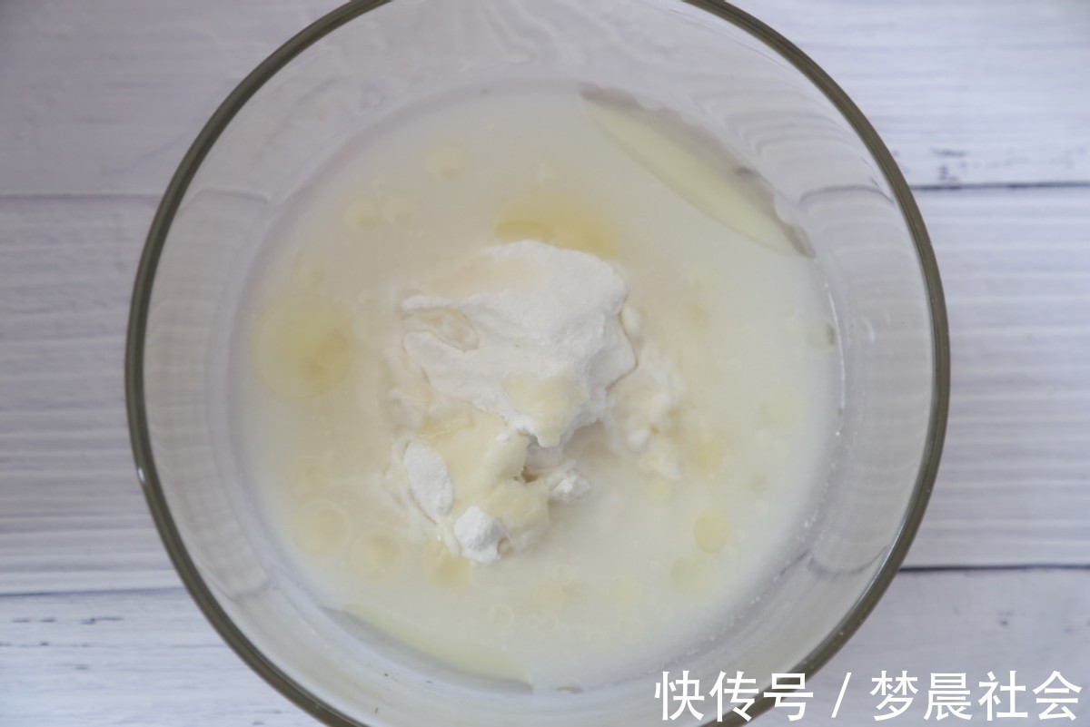 面糊|自制糯米豆沙卷，软糯的外皮，甜甜的馅料，真的是太好吃了
