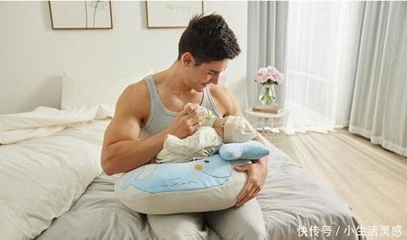 喂奶|给婴儿拍嗝要拍多久,怎么才算拍好了给宝宝拍嗝需注意这些事项!