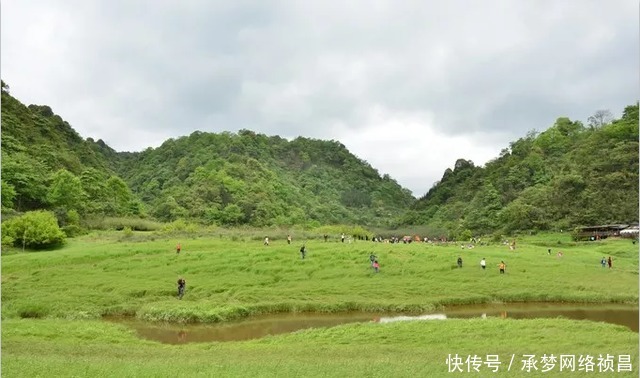 “稻城古冰帽”，梦幻雪山中的沙滩海子