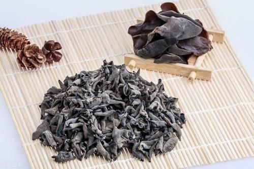 清水泡木耳是外行,水里多放3样,木耳快速泡发,细菌污垢全没了