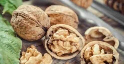  人到中年|人到中年要长寿，常吃3物，改善睡眠质量，嫩白肌肤，谁吃谁好