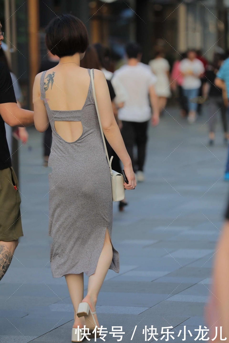 莫代尔|长款莫达尔修身裙,时髦洋气,后背独特式设计,更显好看身材