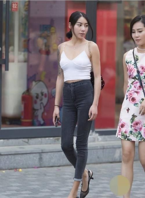 牛仔裤 长得好看,身材还高挑的牛仔裤少妇,穿出女神范儿!