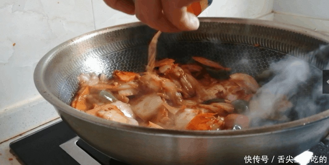 做出|大白菜怎么吃?白菜百吃,一碗芡汁,做出不一样的味道