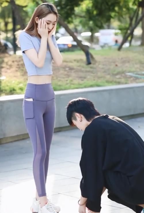 穿成|小姐姐是第一个将瑜伽裤穿成“铅笔裤”的人,意外显腿长