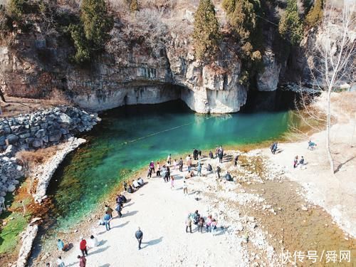 一潭碧水像九寨 还被誉为济南“小桂林”