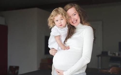 孩子|怀孕不能抱孩子,是害怕不小心伤害到孕妈?看看这些网友怎么说