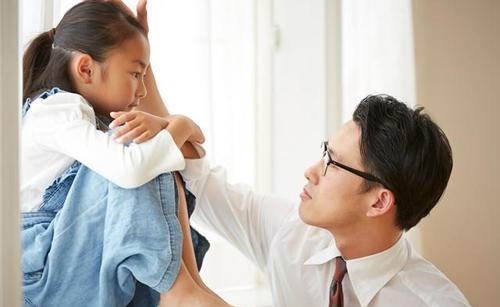 “妈妈我没考好”，2位家长的不同回答，对孩子影响区别大