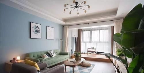 窗帘|客厅和阳台打通后,窗帘这样挂才更美观又实用!你家挂对了吗?