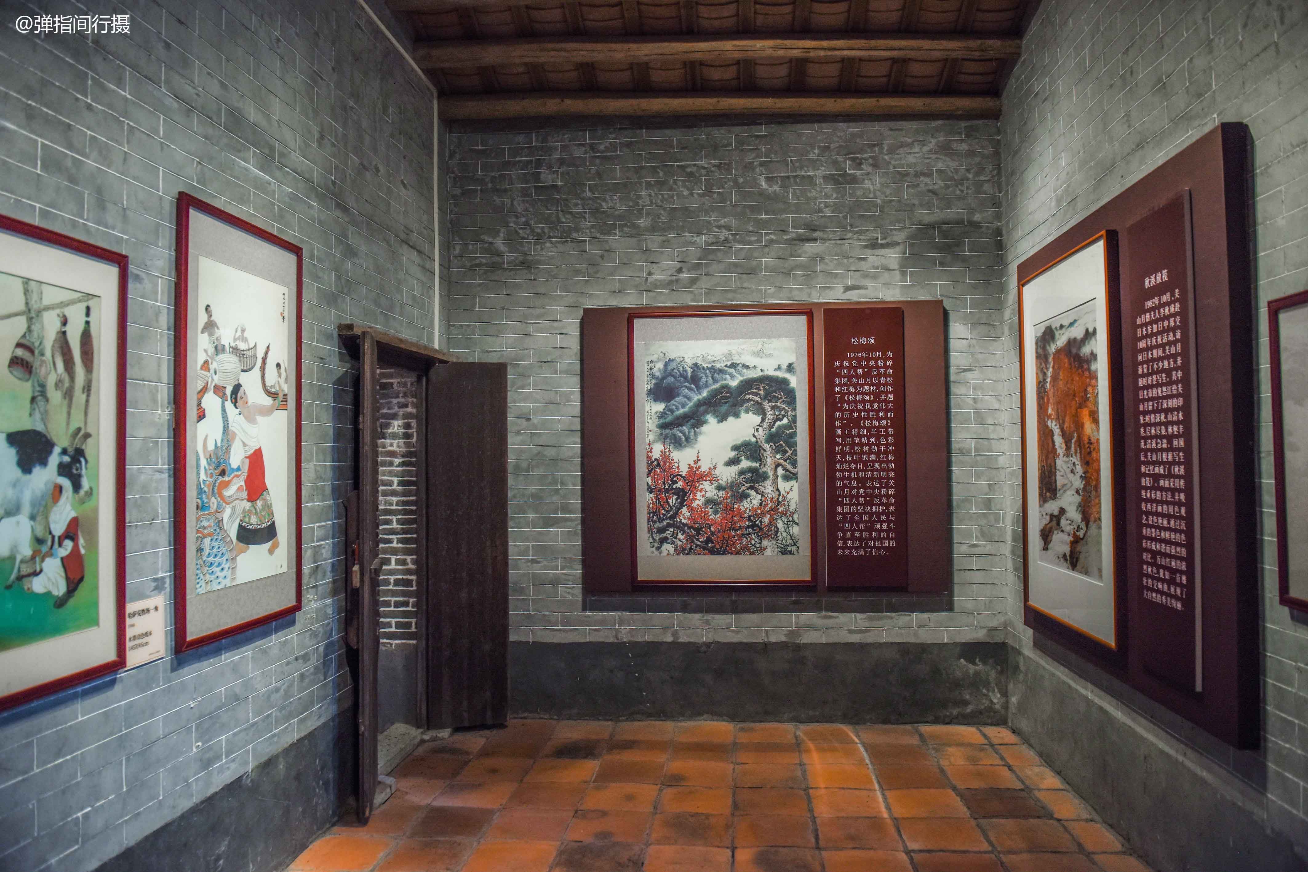 大师@绘画大师出于寒门,幼时曾撕邻居家对联画画,如今作品每平尺28万